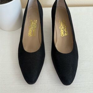 Salvatore Ferragamo Black Leather Vintage Classic Pumps 8.5AA(narrow)